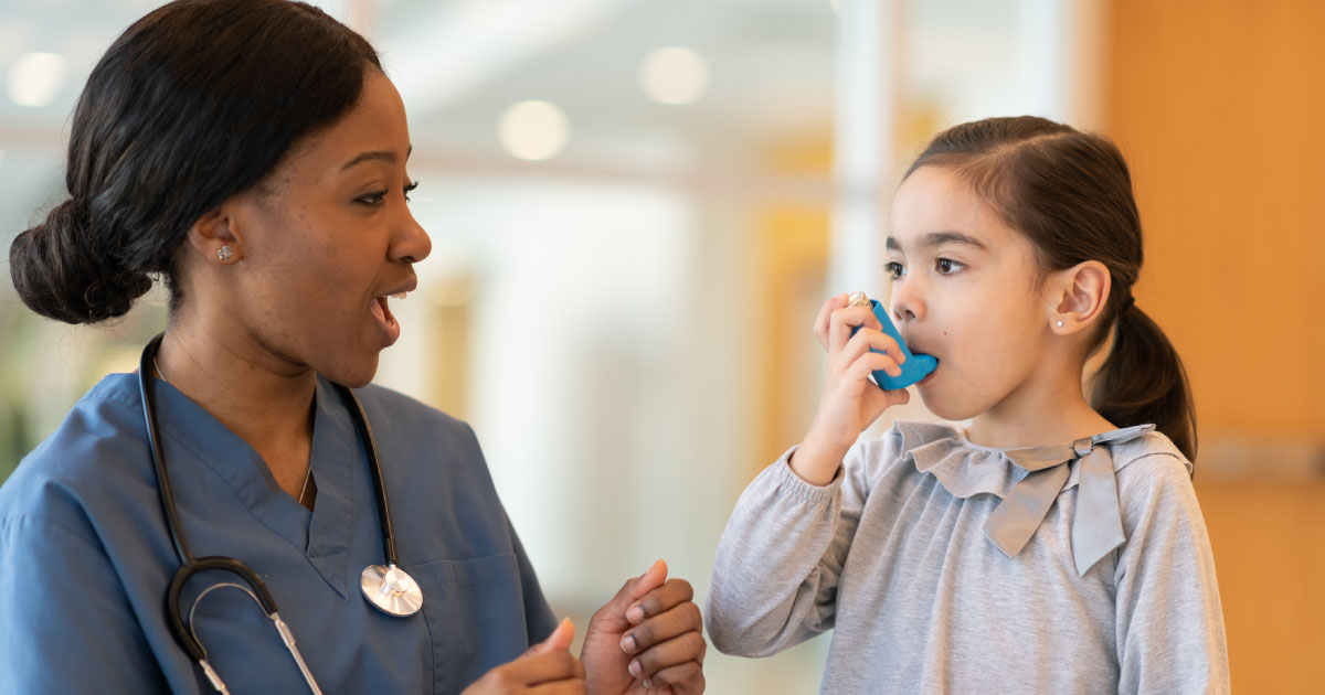  A female doctor assists a young asthmatic patient.